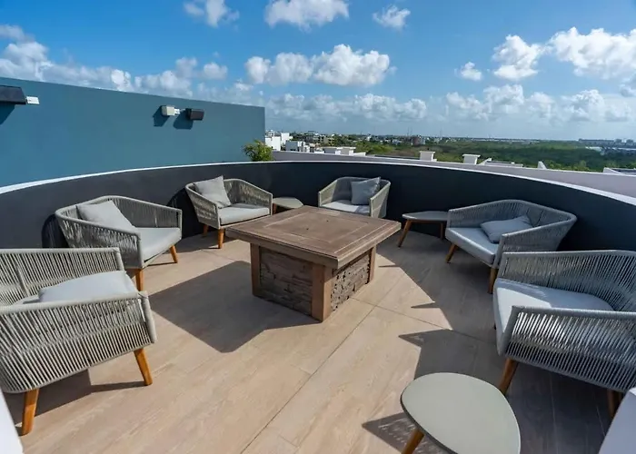 W Rooftop Ocean Views Near *