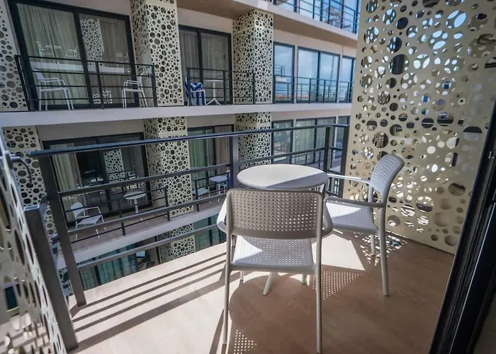 W Rooftop Ocean Views Near