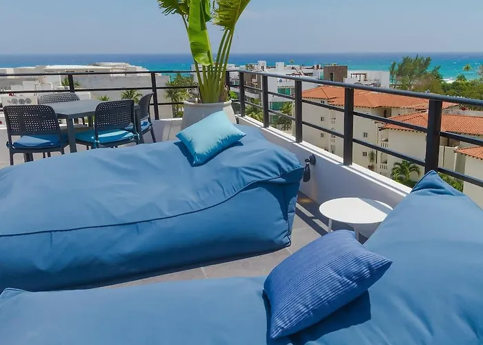 W Rooftop Ocean Views Near